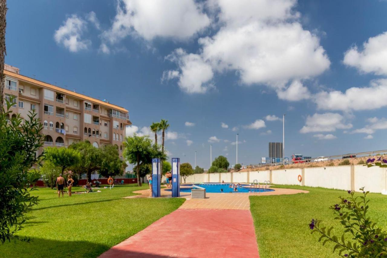 Apartamentos Villa Madrid Torrevieja Ngoại thất bức ảnh