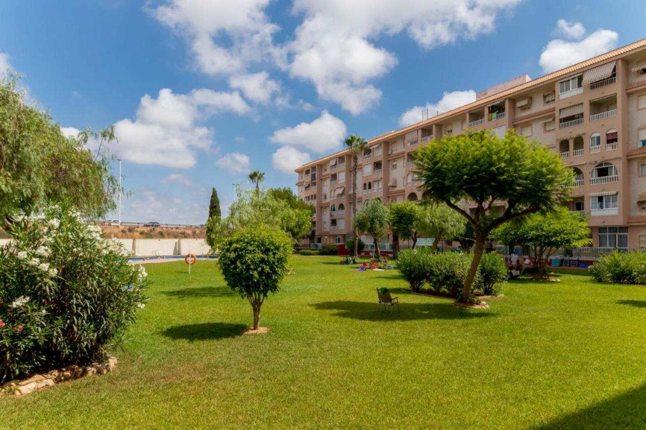 Apartamentos Villa Madrid Torrevieja Ngoại thất bức ảnh